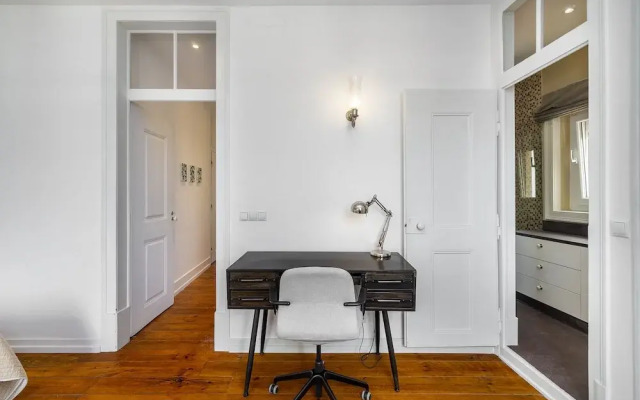Central 1-Bed W/ River Views Great For D Nomads & R Workers