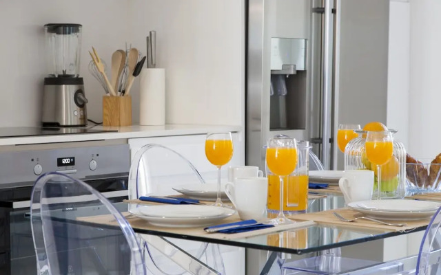 JOIVY Gorgeous 2-bed home, 3 mins from Lisbon Cathedral