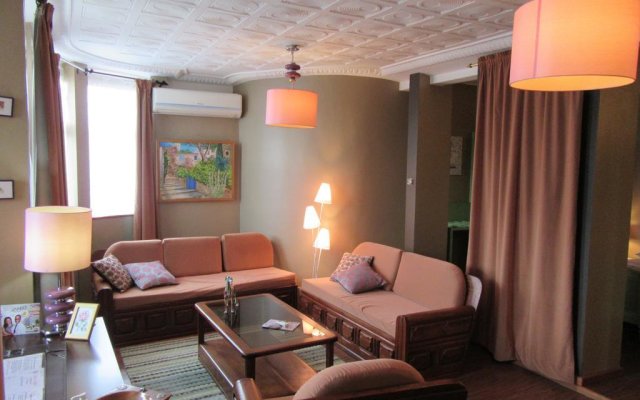Hotel Le Griffon in Abidjan, Cote d'Ivoire from 81$, photos, reviews - zenhotels.com guestroom