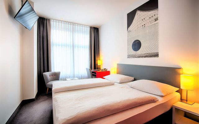 Select Hotel Berlin Gendarmenmarkt вид на фасад