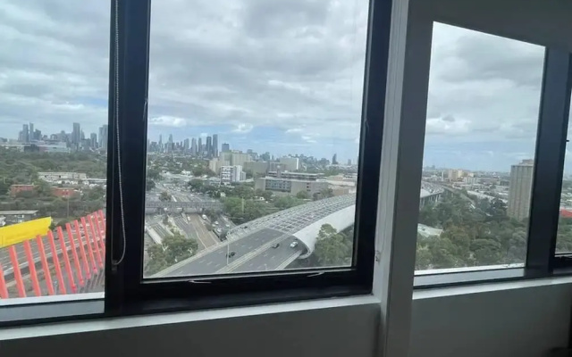 Amazing City Views on 18th Floor With car Park