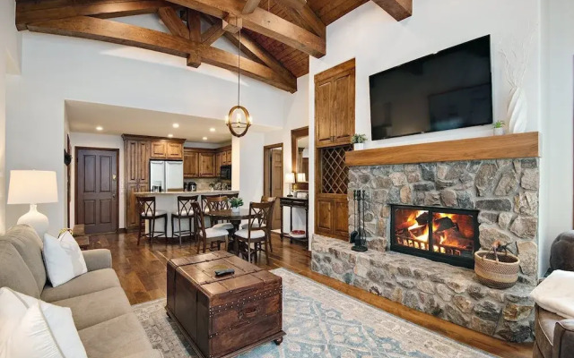 Arrowhead Village Condo - 206 Seasons Lodge