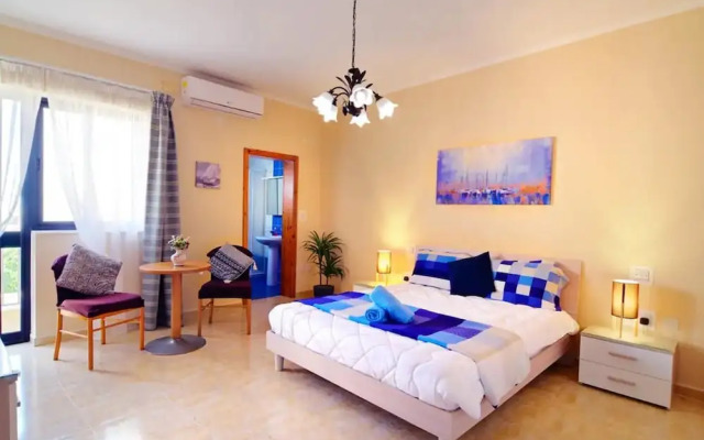 Charming Getaway With Views in Marsascala