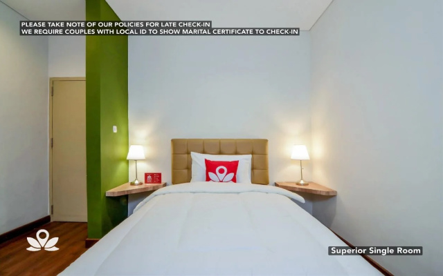 ZEN Rooms Kemang Selatan Syariah