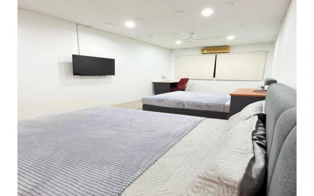 Hotel O S Homestay Premium