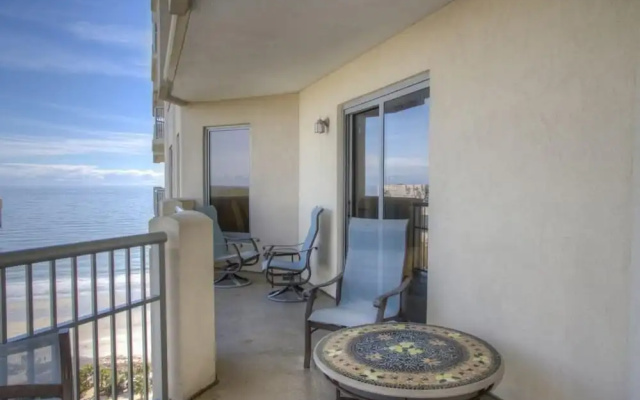 Beautiful and Lavish Ocean-view High Rise!