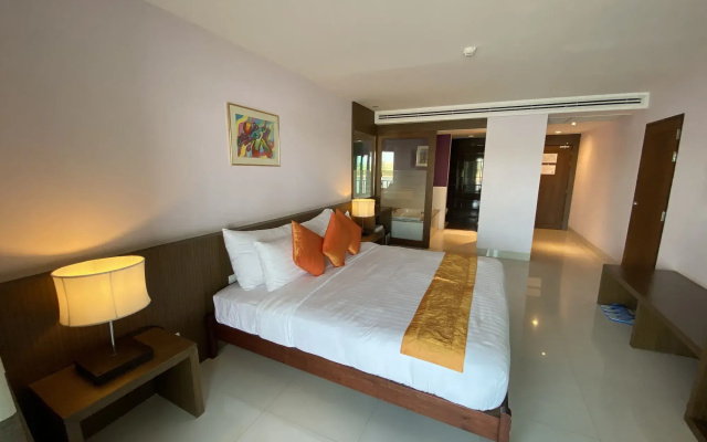 Siam Triangle Hotel