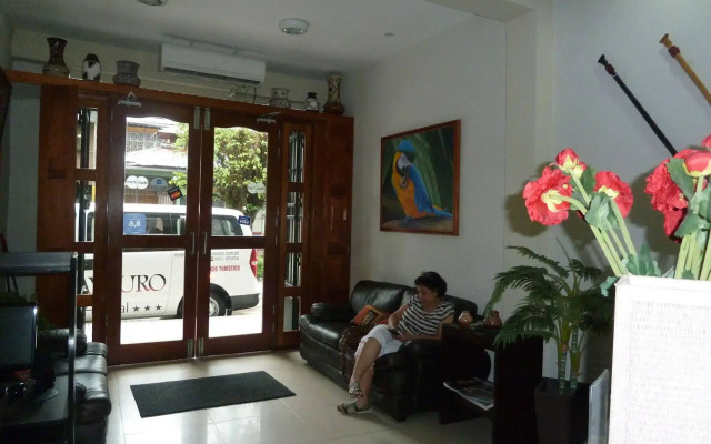 Hostal Huayruro