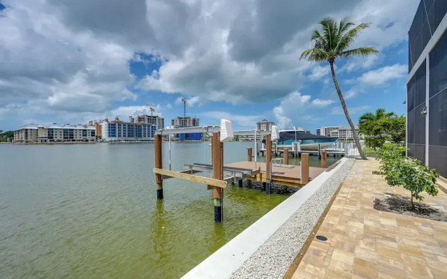 Waterfront Stunner: Effortless Elegance in Naples!