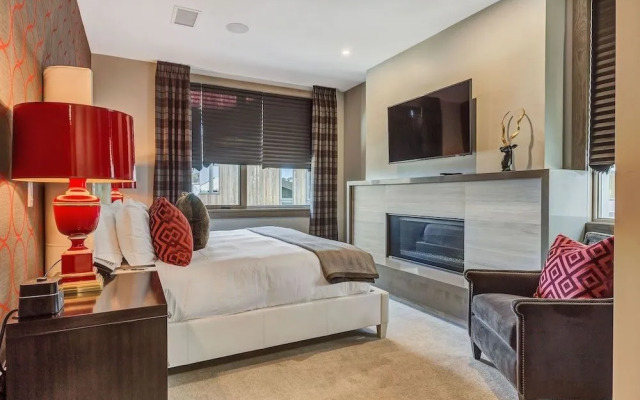Four Bedroom Penthouse 4 Apartment Hotel by RedAwning