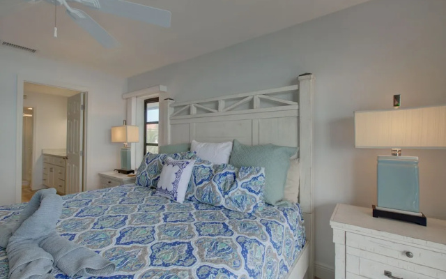Beach Palms Unit 2B by Anna Maria