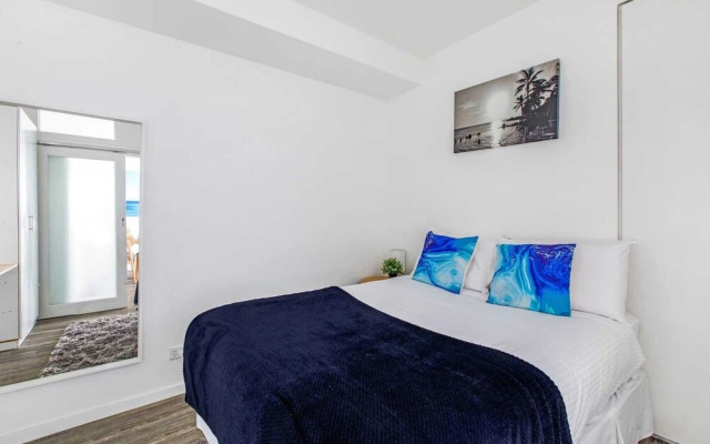 Beautiful 2BR APT With Balcony, Pool and Gym