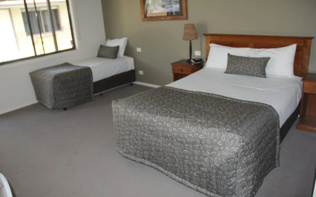 Saltbush Motor Inn