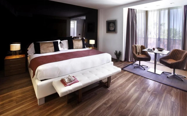 Sir Anthony Hotel