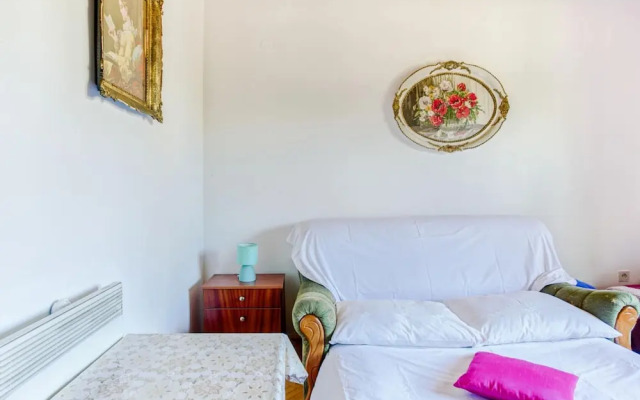 Simplistic Apartment in Šibenik near Sea Beach