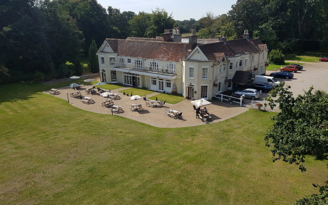 Tyrrells Ford Hotel