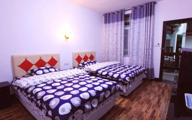 Zhangjiajie Base Area International Youth Hostel