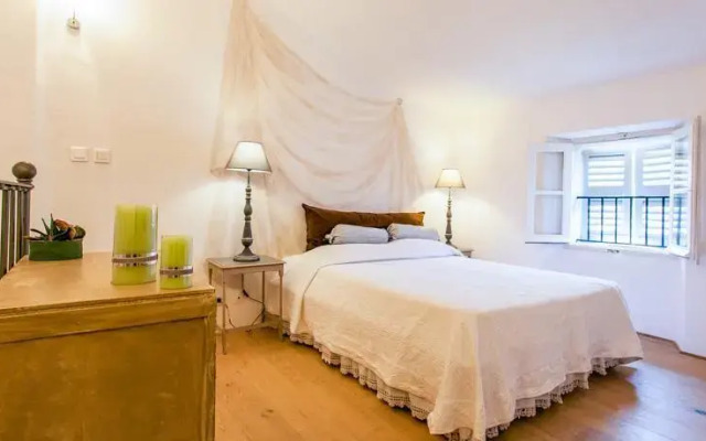 Boutique Village No. 6
