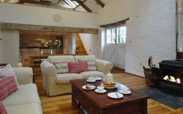 Dartmoor Barn on North Hessary Tor