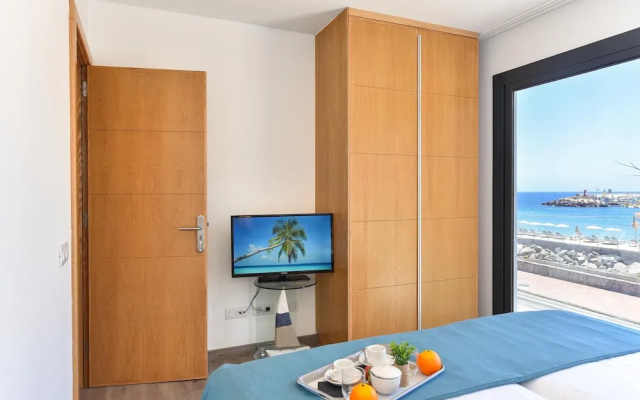 BeachFront Duplex Morea Suite Puerto Rico