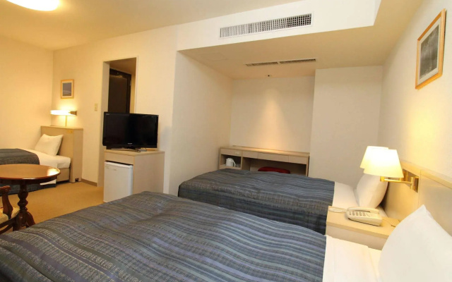 Suwa Lakeside Hotel
