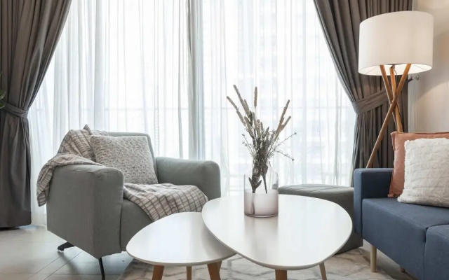 Urban Apartment in Marina Gate, Central Location!