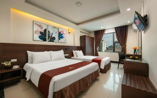 RedDoorz Plus Nhan Hoa Hotel