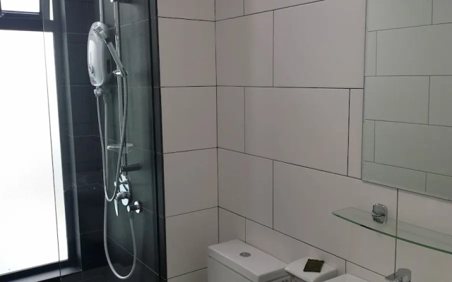 Univ 360 Cozy Apartment with Pool View