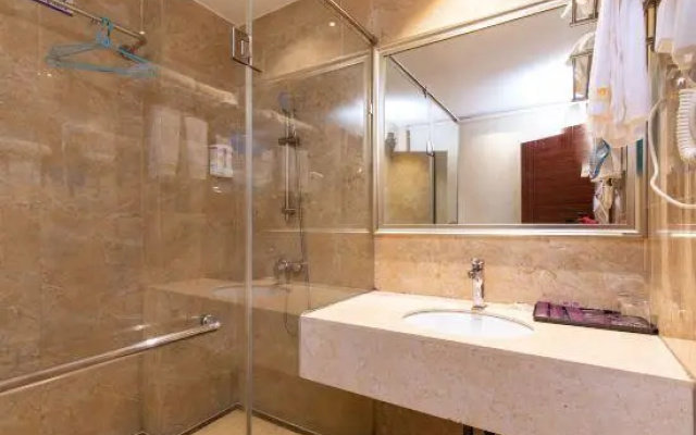 Ostar Holiday Hotel