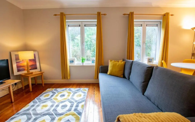 The Harbour Mills, The Willow by Shortstays
