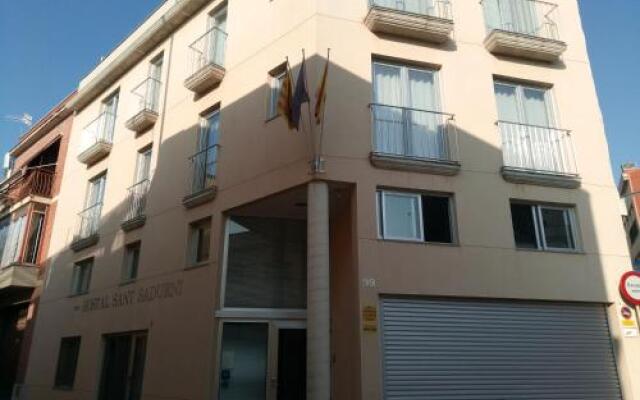 Отель Hostal Sant Sadurní вид на фасад