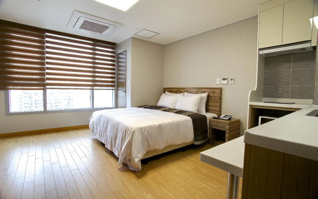 The Class 300 Hotel and Condominium