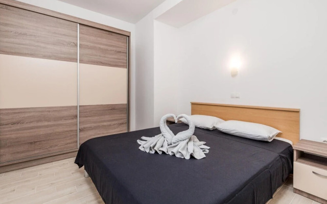 Awesome Apartment in Stara Novalja With 2 Bedrooms and Wifi