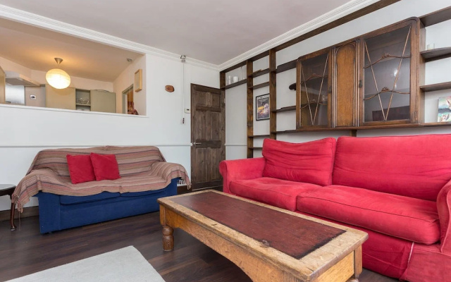 Central London Apartment With a Balcony
