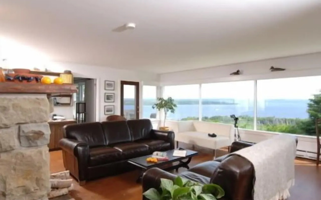 Hollyday Cove Cottage