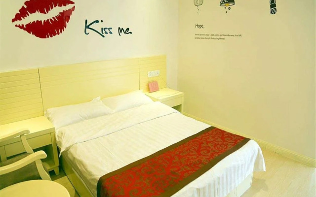 Qidong Xintianlei Fashion Hotel