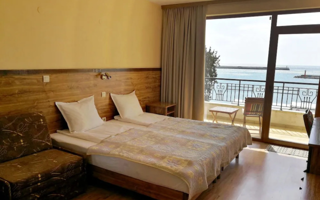 Iris Hotel