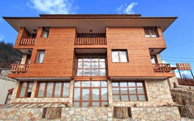 Отель Rodope Nook Guest house Чепеларе вид на фасад