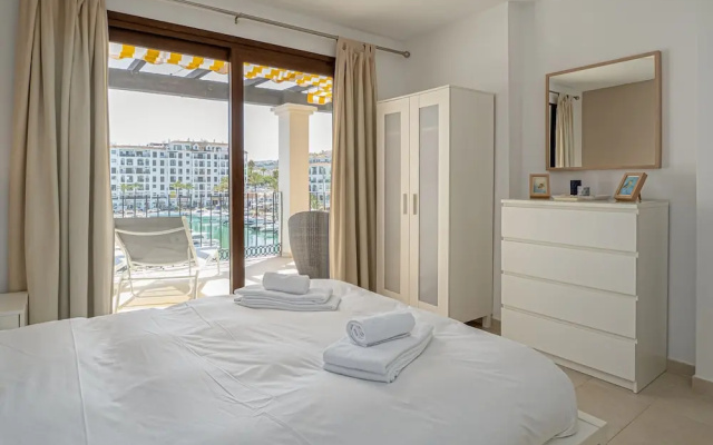 Beautiful Duquesa Harbour apt 2001