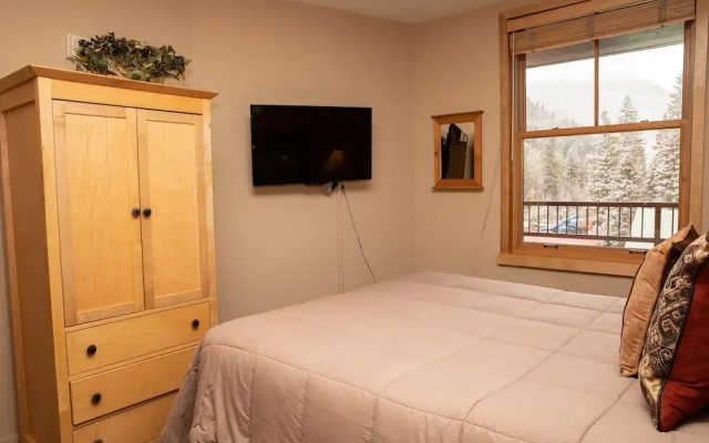 8282 Silver Mill 1 Bedroom Condo by RedAwning
