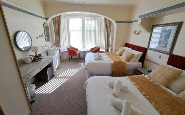 Lily Hotel