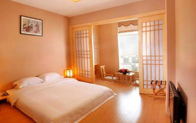 Huizhou Three Suns Hotel