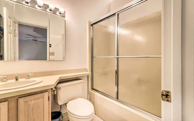 Charming Lake Harmony Townhouse w/ Balcony!