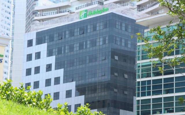 Отель Holiday Inn Express Santa Fe Мехико вид на фасад