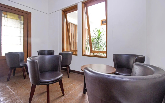 Residences by RedDoorz near Rumah Mode