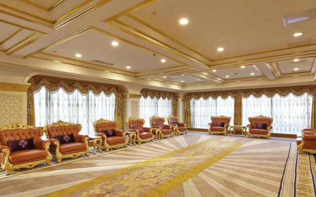Zhengzhou Baishun International Hotel