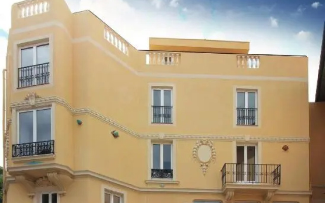 CHARMANT STUDIO RENOVÉ 150m DE MONACO