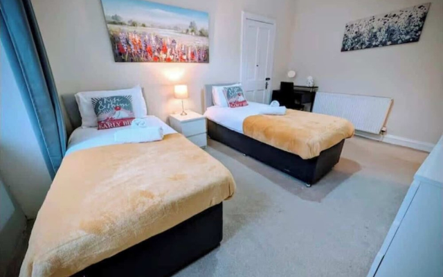 2-bed Apartment in Morningside - by Holiday Homes