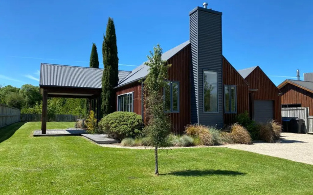 4 Tarndale Place