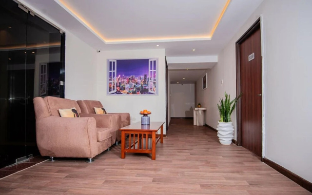 Modern , Spacious King Studio With Kitchenette